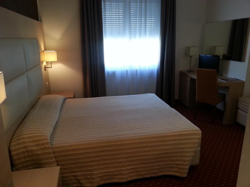 Hotel Regina Больцано Номер фото