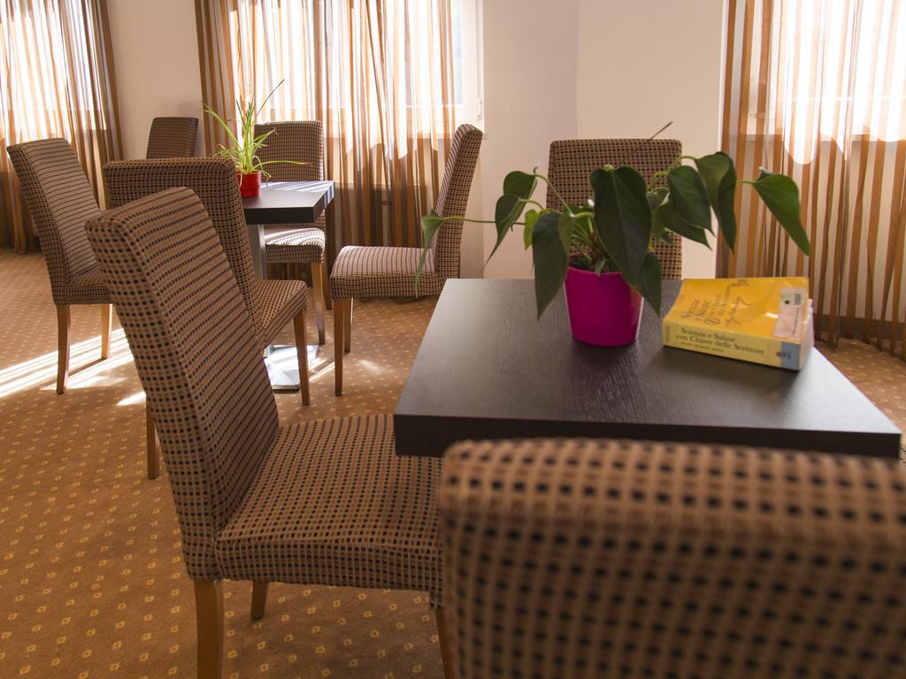 Hotel Regina Больцано Екстер'єр фото