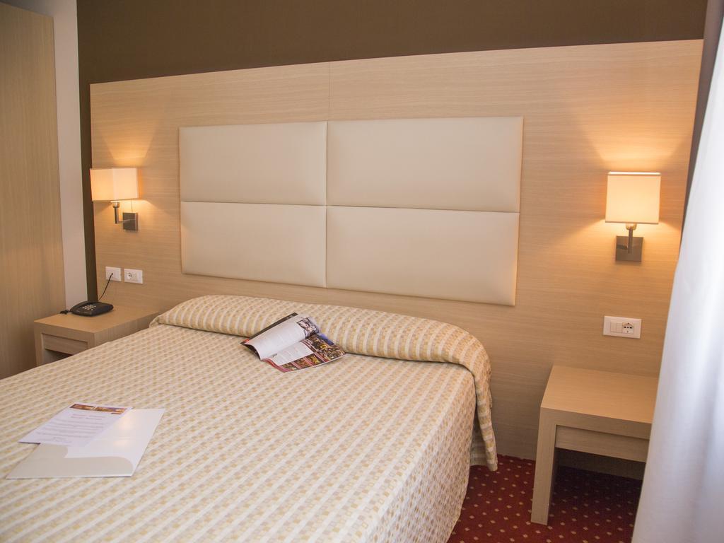 Hotel Regina Больцано Екстер'єр фото