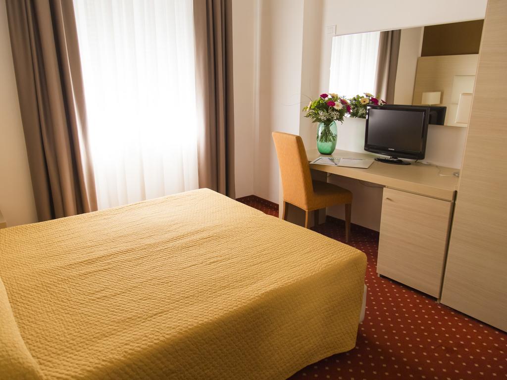Hotel Regina Больцано Екстер'єр фото