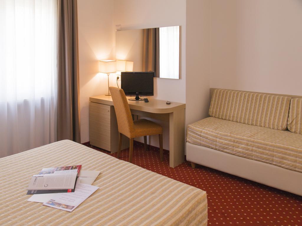 Hotel Regina Больцано Екстер'єр фото