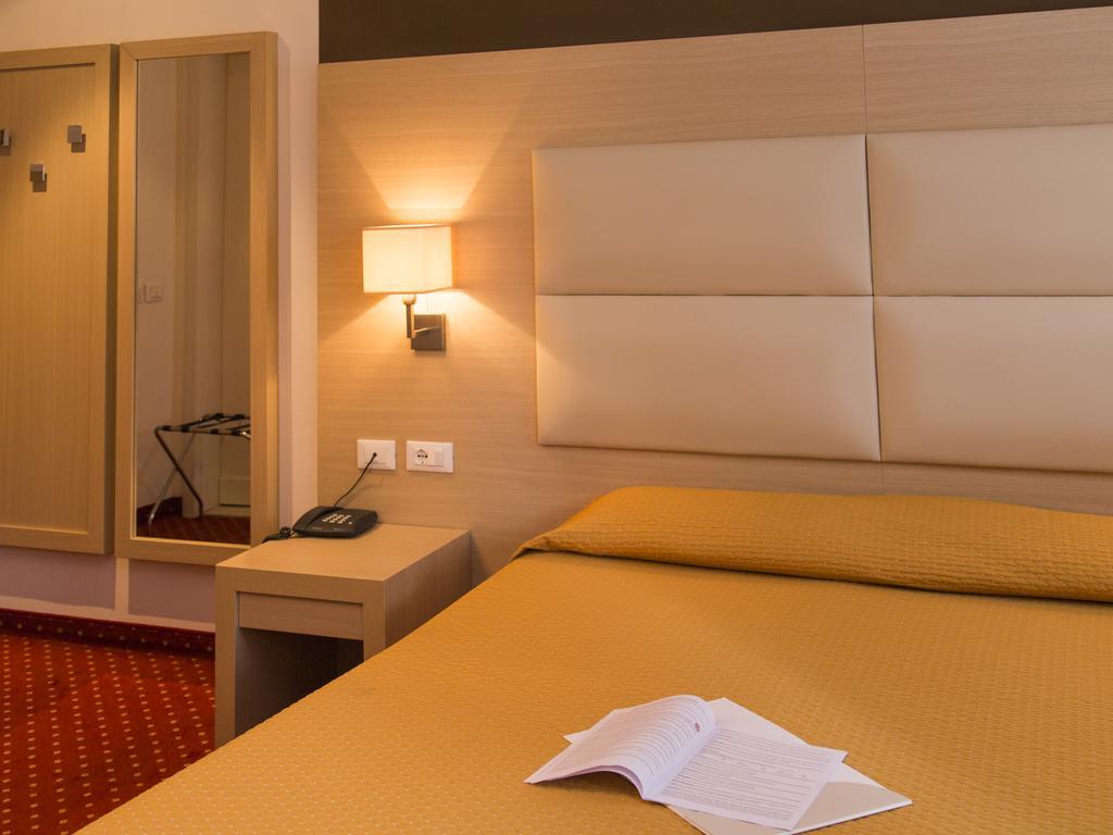 Hotel Regina Больцано Екстер'єр фото